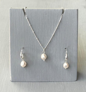 Satellite Chain With Pearl Set