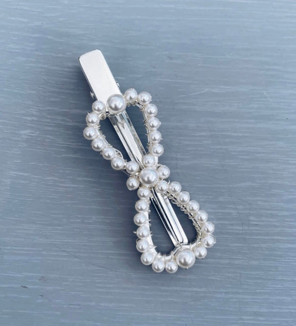 Pearl bow hair clip